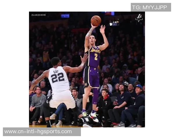 曼恩半场表现惊艳五投全中三分两中助球队取得领先