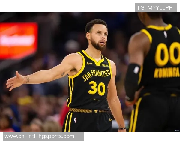 库里揭幕战表现出色16投7中贡献20分4板5助1帽三分球命中率高达50